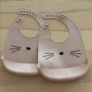 Liewood - Set of 2 silicon bibs - Cat Pink